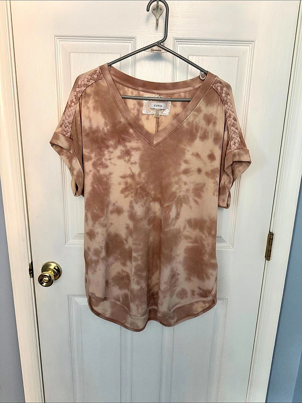 Cupio Tie-Dye V-Neck Blouse in Brown & Cream Size Large